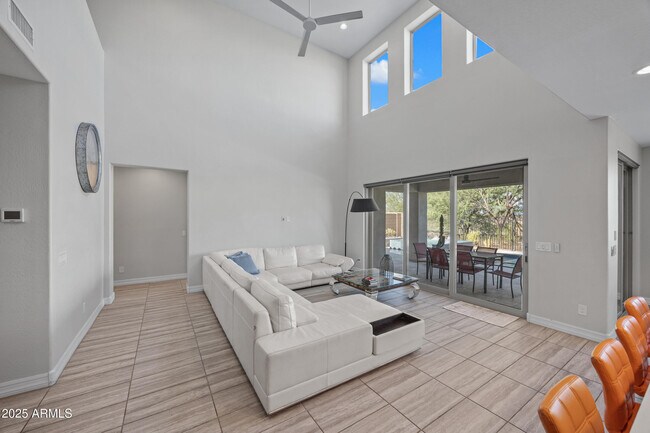 Building Photo - 2423 N Beverly Pl