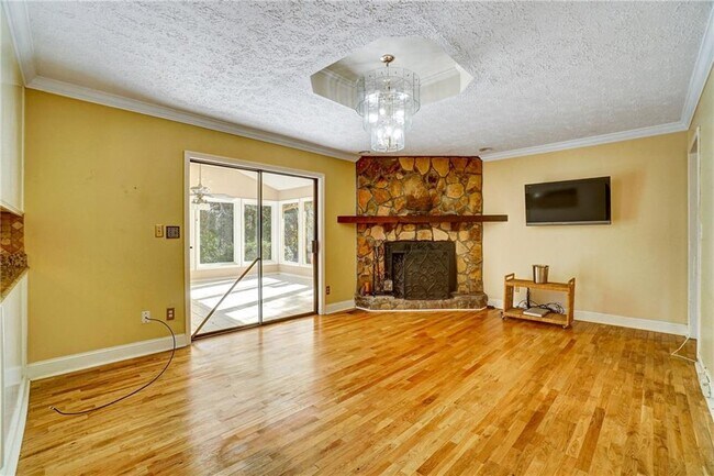 Building Photo - 648 Cativo Dr SW