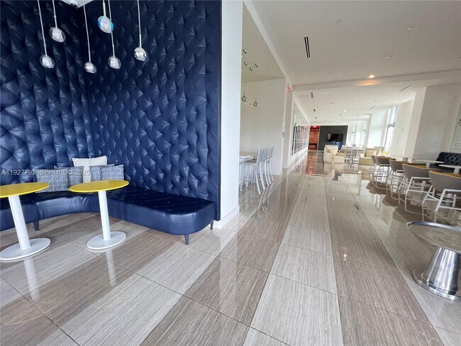 Building Photo - 2000 Metropica Wy