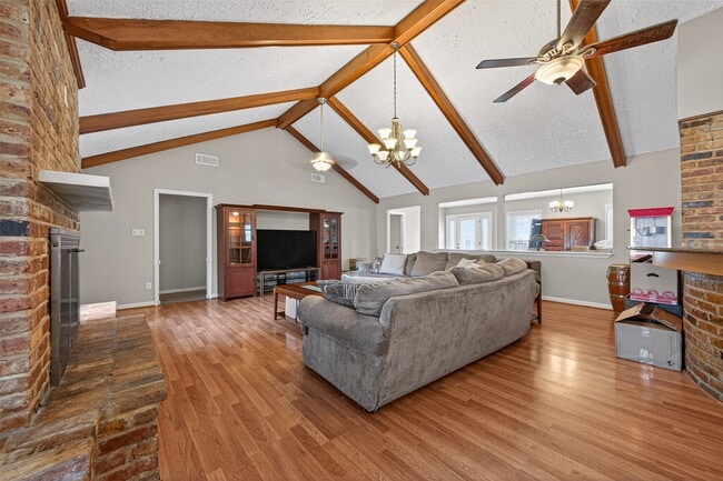 Building Photo - 1910 Claiborne Dr