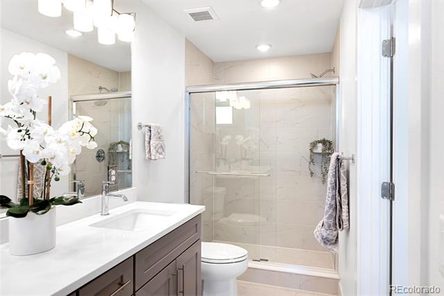 Building Photo - 16 Oneida Ct