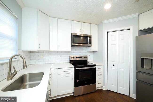 Building Photo - 3317 Hibiscus Ct