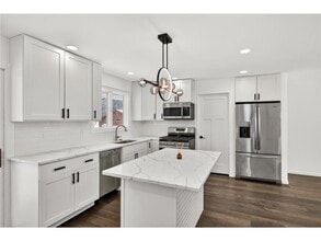 Building Photo - 110920 Oak Knoll Terrace S