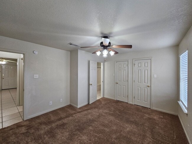 Building Photo - AVAILABLE NOW!