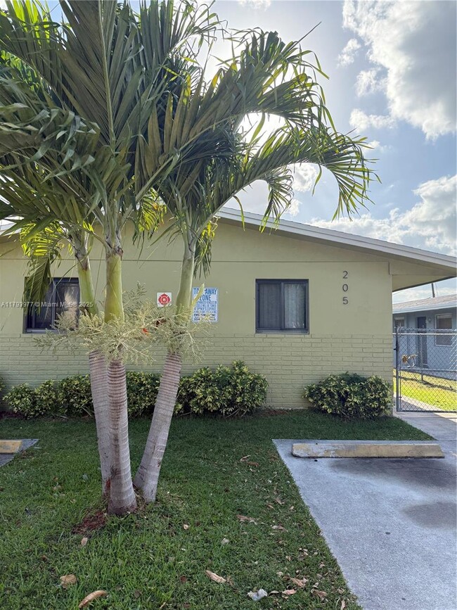 Primary Photo - 205 NW 11th Ave