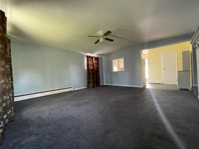 Building Photo - ADORABLE 3 BED 1.5 BATH BUNGALOW -----DEERING ST.