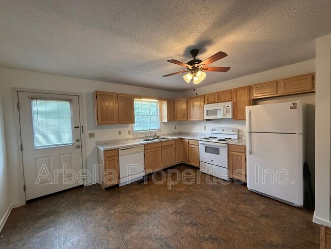 Building Photo - 115 Rowe Ln