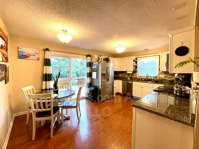 Building Photo - 147 Birch Ln