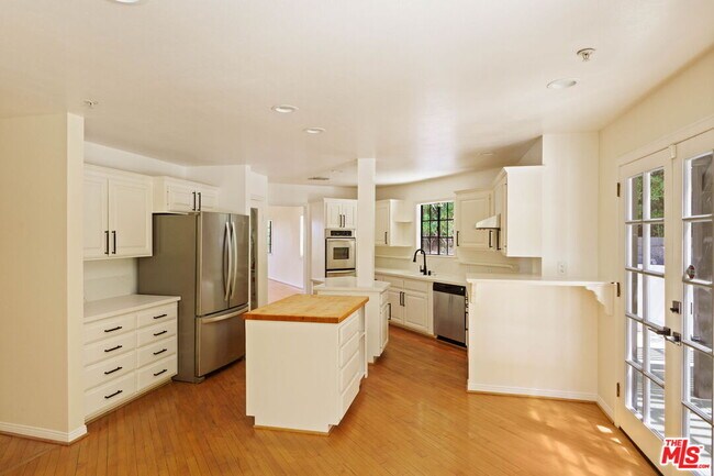 Building Photo - 5237 San Feliciano Dr