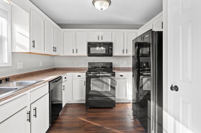 Building Photo - Spacious 3-Bedroom, 2-Bath Home with Over 2,000 Sq. Ft. in Oak Grove