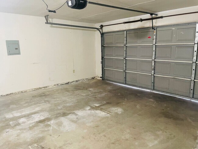 Building Photo - 2220 Sunmist Ln