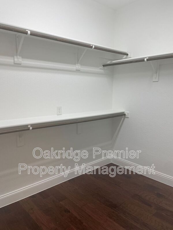 Building Photo - 811 Blue Quail Dr