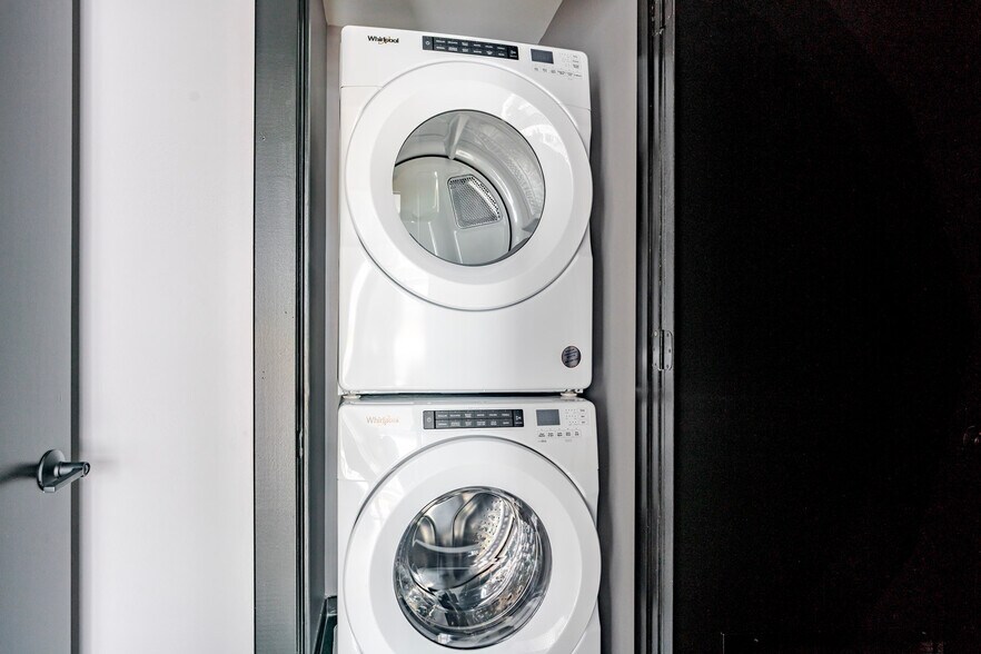 Building Photo - 1313 L St NW