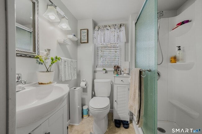 Building Photo - 349 Naubuc Ave