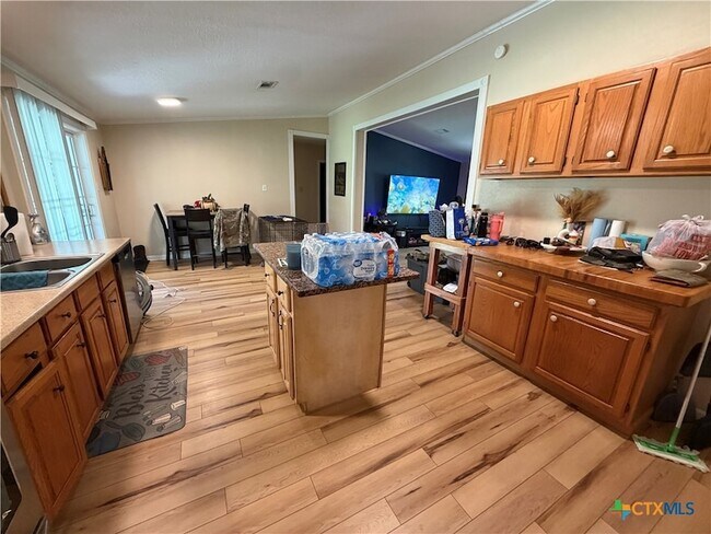 Building Photo - 1707 Pontotoc Trce