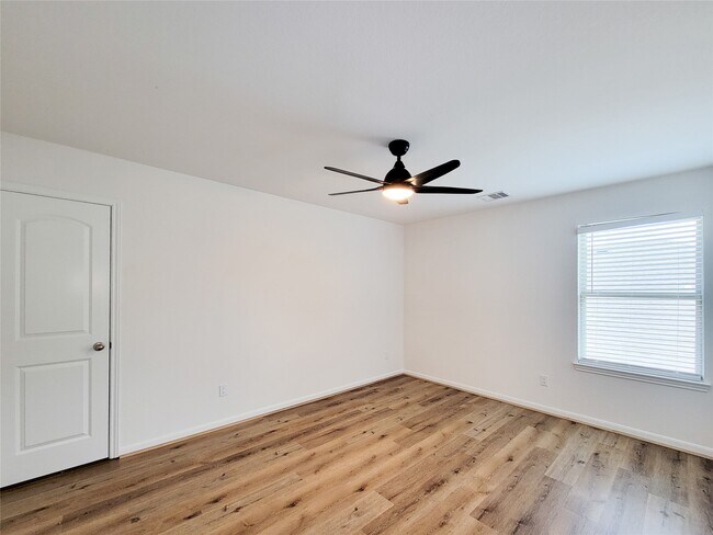 Building Photo - 2814 Bay Springs View