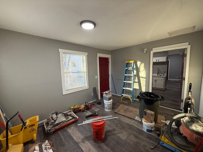 Building Photo - Large 6 Bed Single Family Home in MPLS!