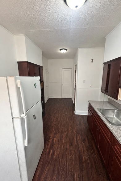 Building Photo - 108 E 95th St