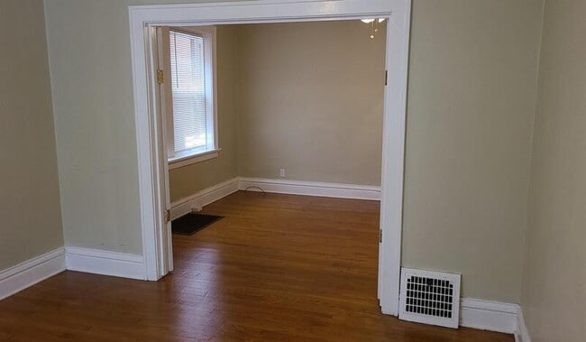 Building Photo - 3945-3947 Utah St