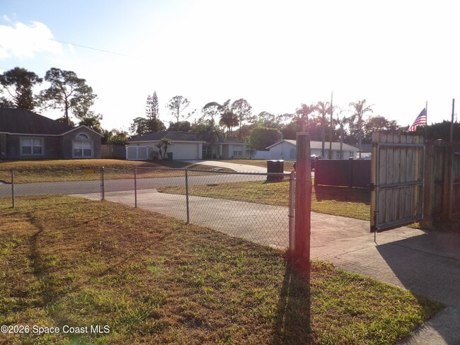 Building Photo - 6318 Hudson Rd