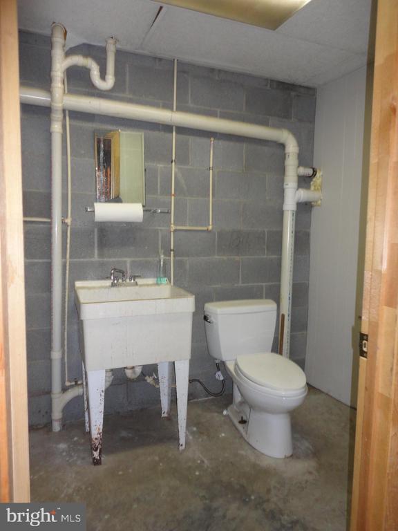 Building Photo - 814 Rustic Ln