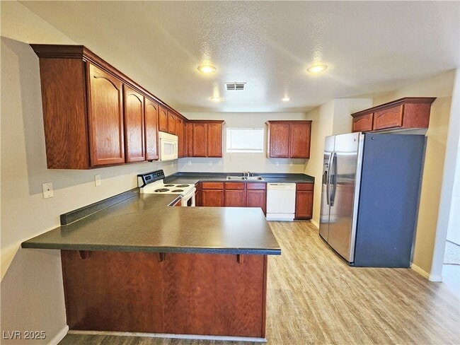 Building Photo - 200 S Mount Charleston Dr E