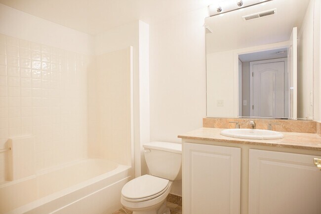 Building Photo - Townhome in the desired Chesapeake Harbour!!!