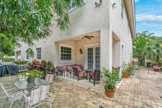 Building Photo - 3117 Florida Blvd