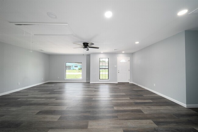 Building Photo - 3309 Proswimmer St