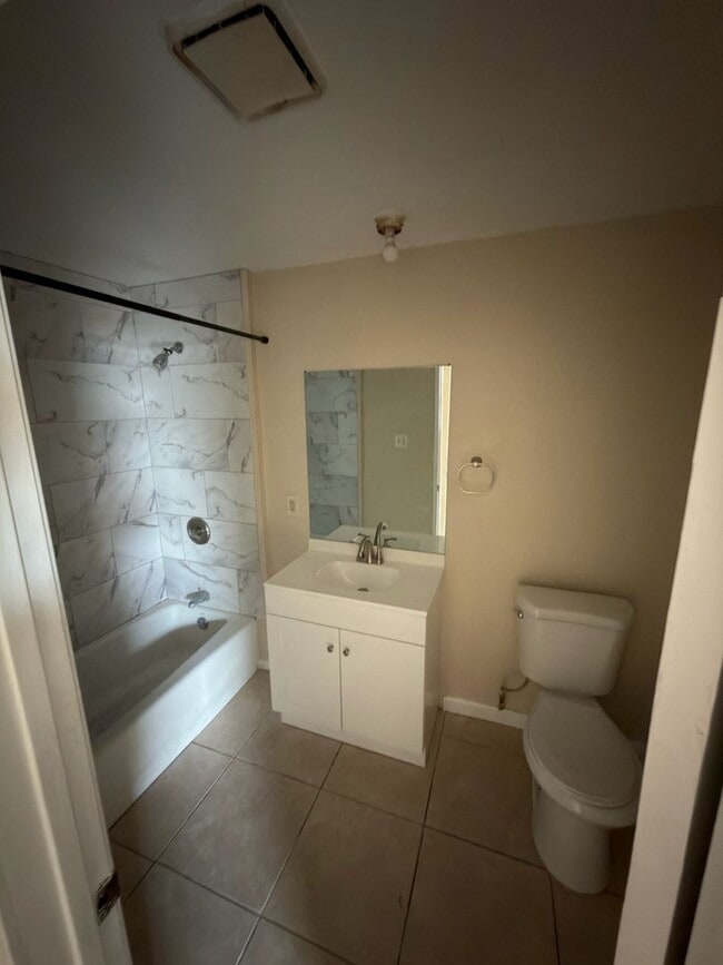 Building Photo - Single Story