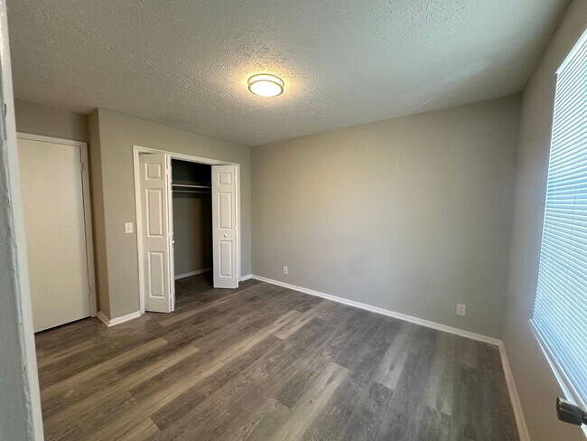Building Photo - Totally Renovated!  Everything New!  Convenient to Everything!  Pet Friendly!
