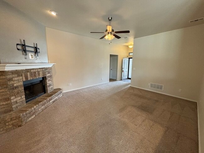 Building Photo - 3 bed 2 bath 2 car garage in Lone Star Trails!