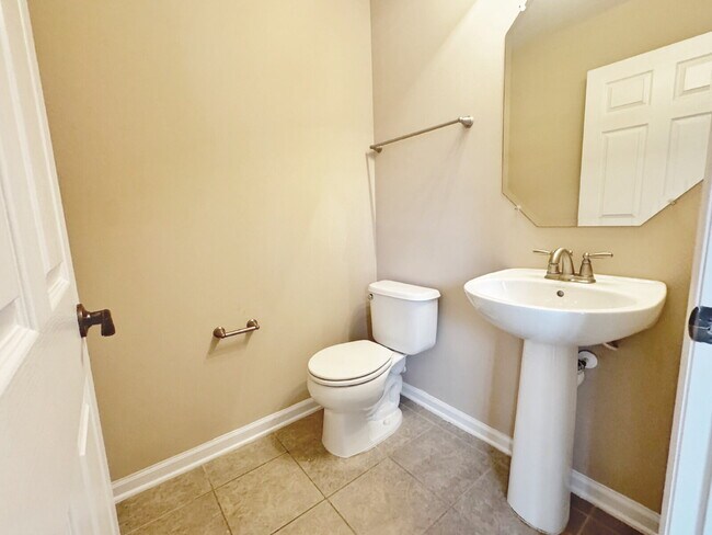 Building Photo - 32 Islander Cir