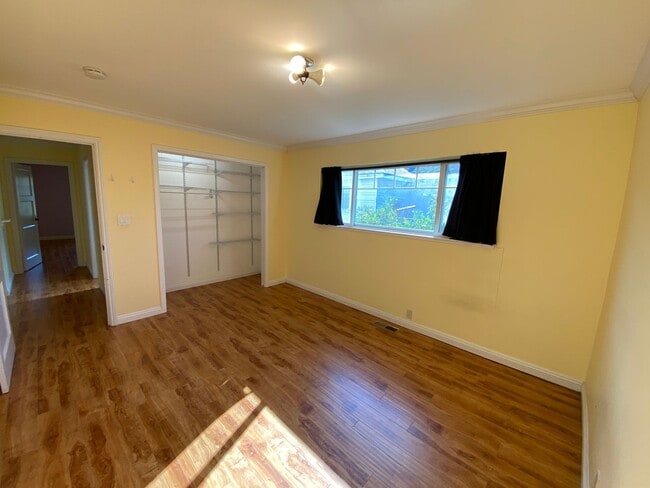 Building Photo - REDWOOD CITY - Beautifully Updated 3BR/2BA