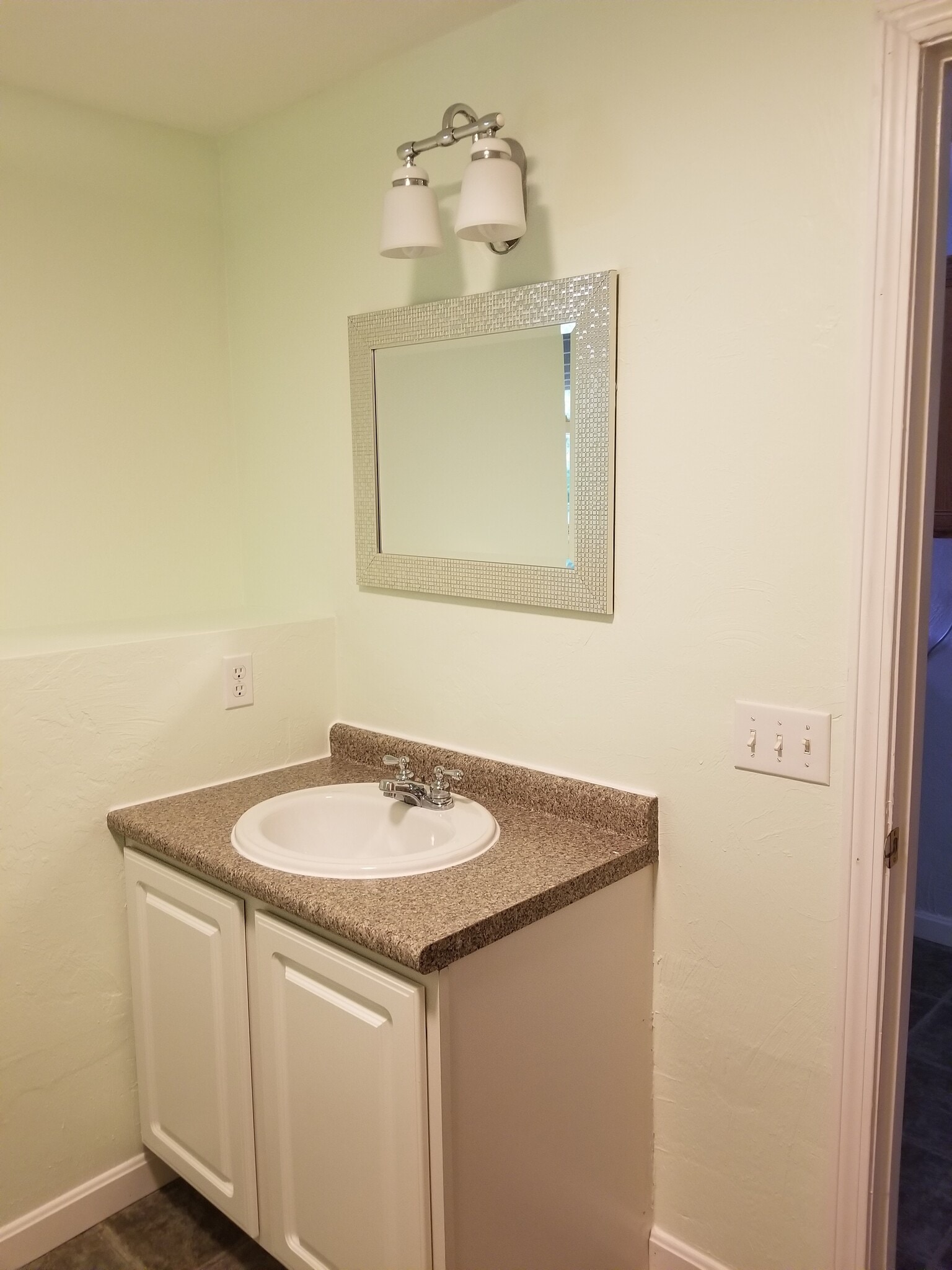 Building Photo - 2337 Kingstown Rd