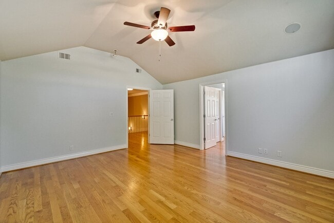 Building Photo - Stunning two-story spacious home on tranquil tree-lined street.