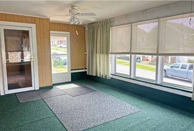 Building Photo - 634 Russell Ave