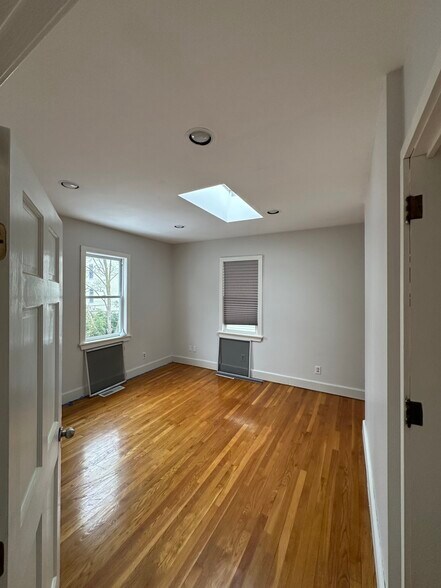 Building Photo - 18 Spring Garden St