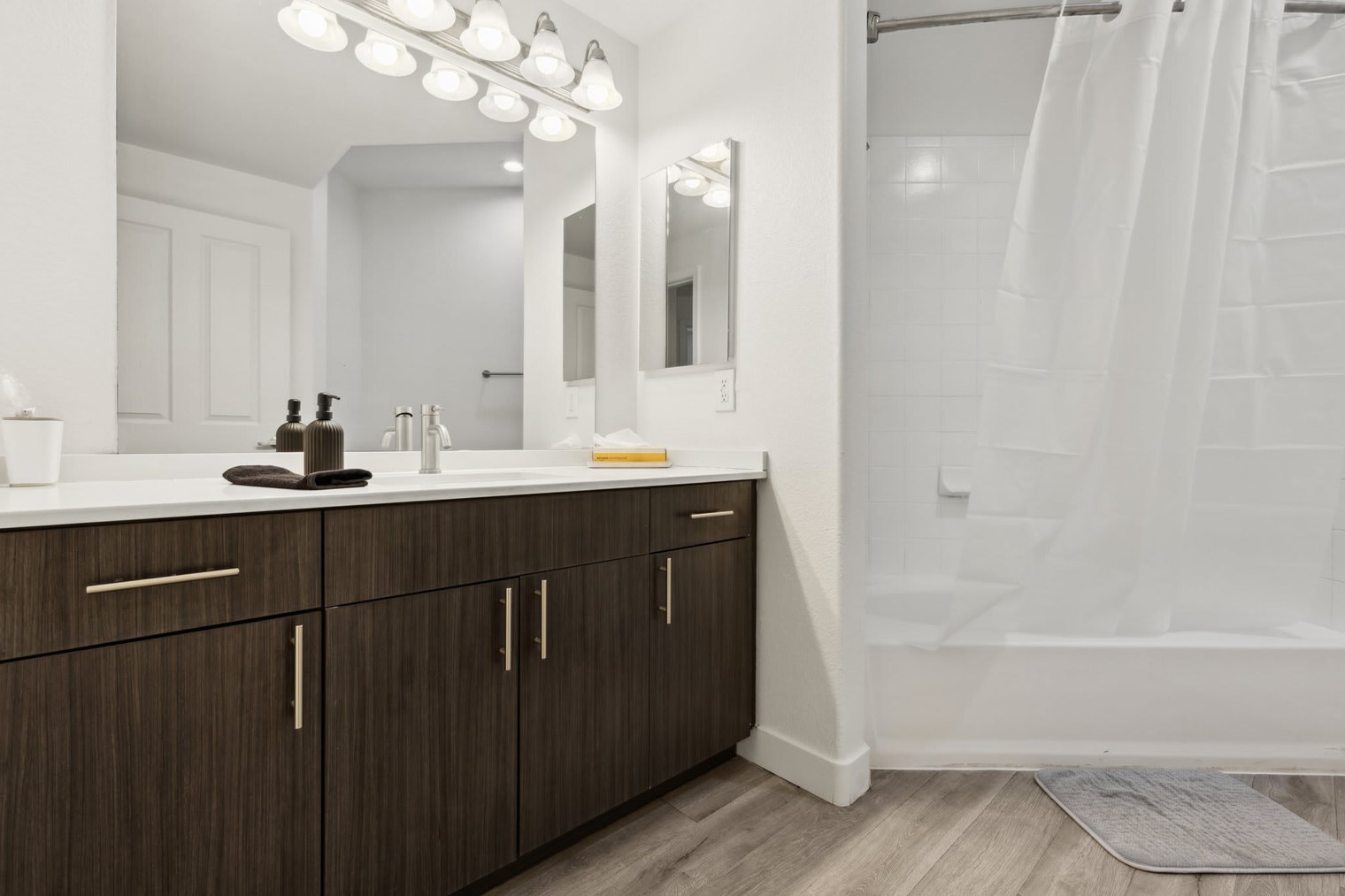 Building Photo - 9450 W Cabela Dr