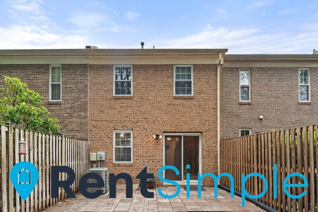 Building Photo - 9879 Lakepointe Dr