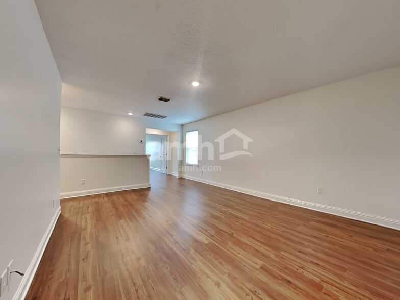 Building Photo - 3312 Roundabout Dr