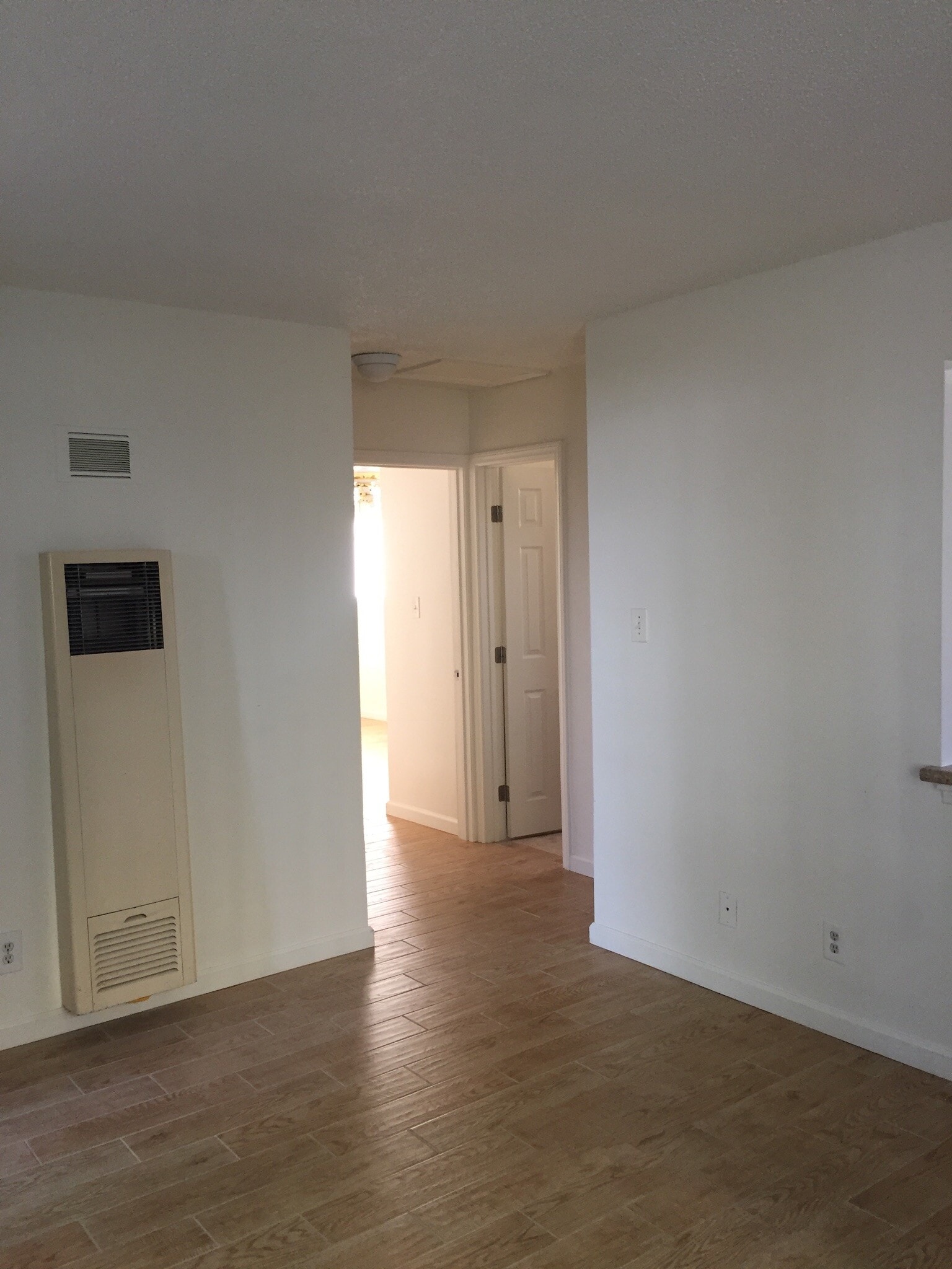 Building Photo - 1902 E 3rd St