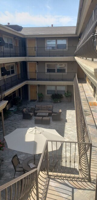 Building Photo - 1049 Felspar St