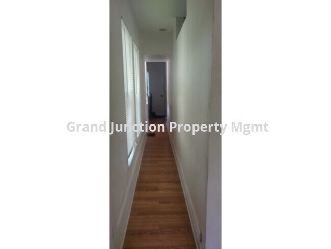 Building Photo - Walk To Your Favorite Main Street Spot Fro...