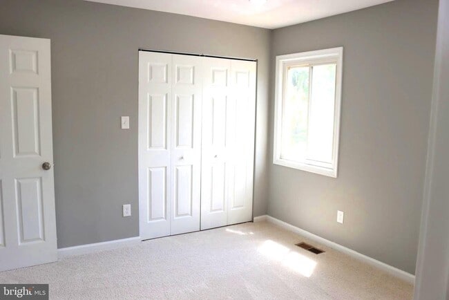 Building Photo - 1029 Kings Ct