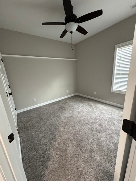 Building Photo - 1407 Village Loop