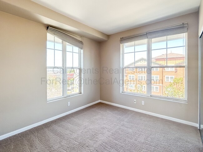 Building Photo - 1121 40th St