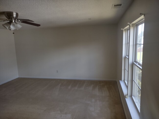 Building Photo - ****MOVE IN SPECIAL****Two Story, Five Bed...