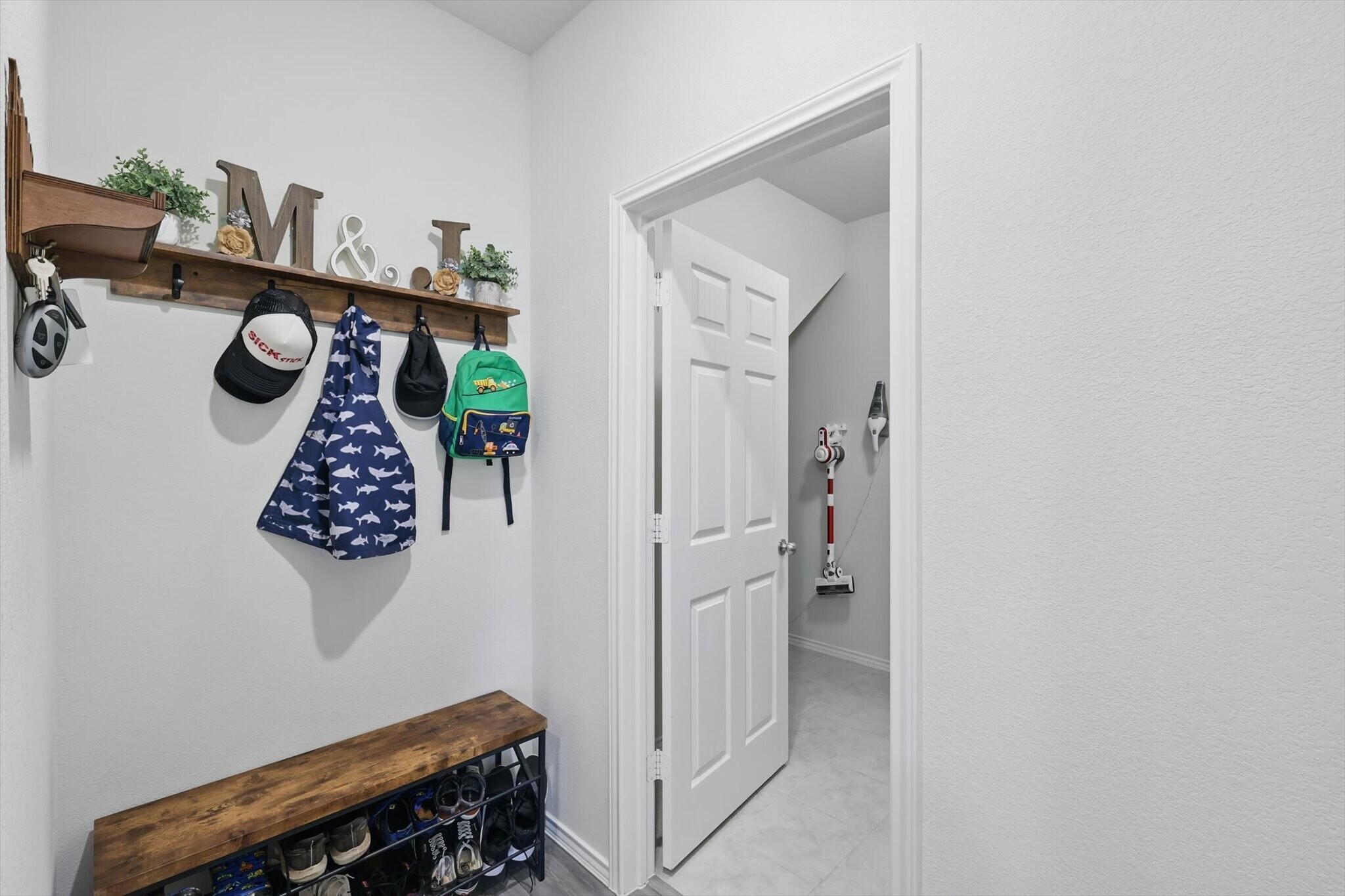 Building Photo - 802 Feldspar Way