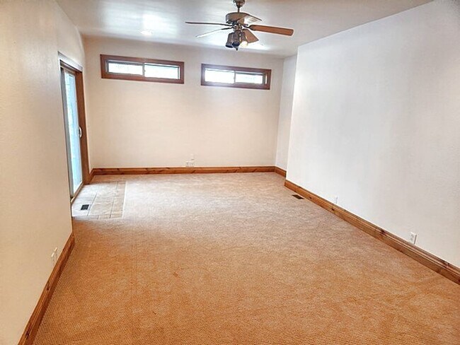 Building Photo - Beautiful Ranch Place Home